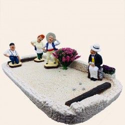 Terrain de pétanque et les 4 personnages de la trilogie