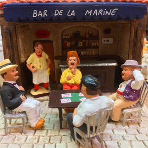 Partie de cartes des Santons Flore - Santon de Provence à Aubagne